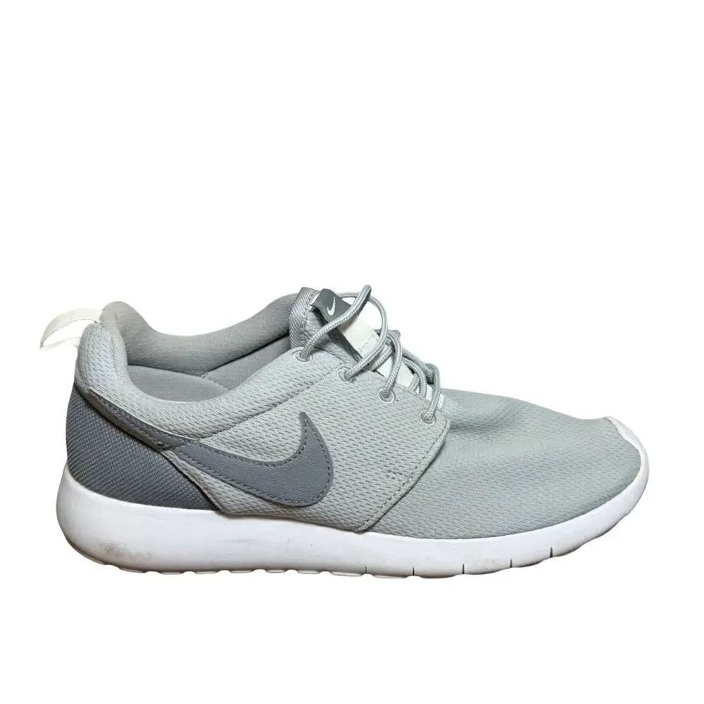 Men’s Nike Roshe 7Y gray athletic shoes
